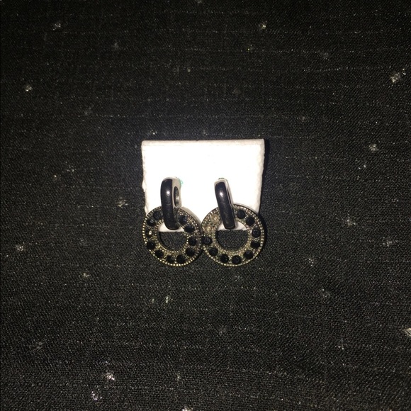 Earrings - Picture 2 of 5